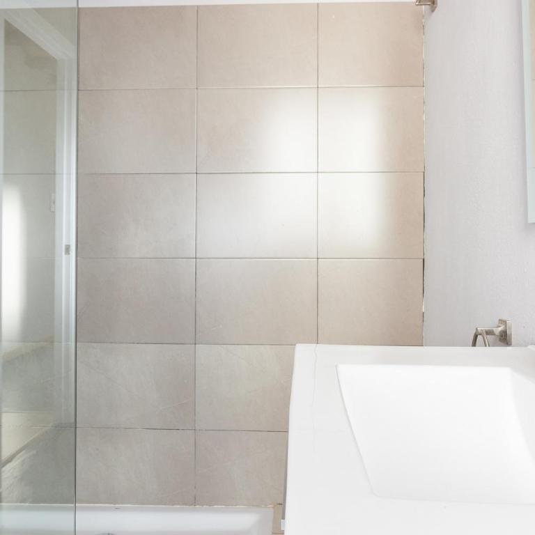 ApartEasy mid-term ONLY for VACATIONS stays, ATIC GRACIA - Two-Bedroom Apartment - 13