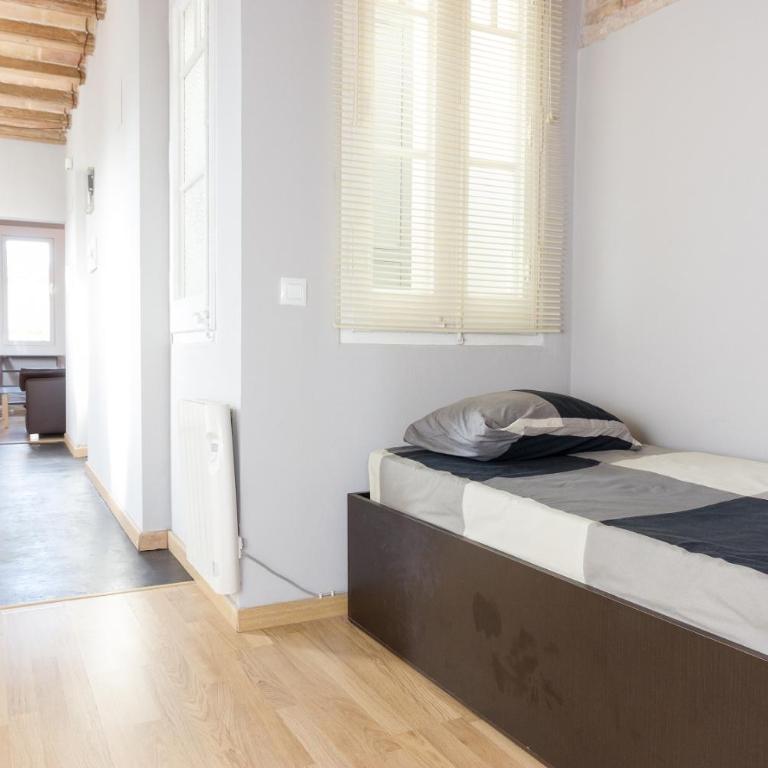 ApartEasy mid-term ONLY for VACATIONS stays, ATIC GRACIA - Two-Bedroom Apartment - 14