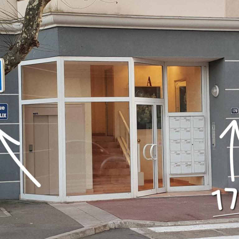Appartement climatisé centre ville, proche plages Saint Raphaël et Fréjus avec ascenseur - Appartamento con 1 Camera da Letto - 2