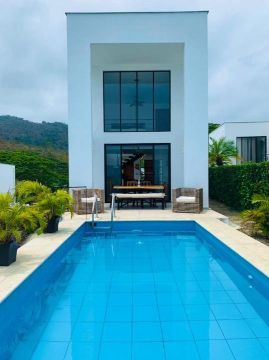 Jama Campay - Three-Bedroom House - 1