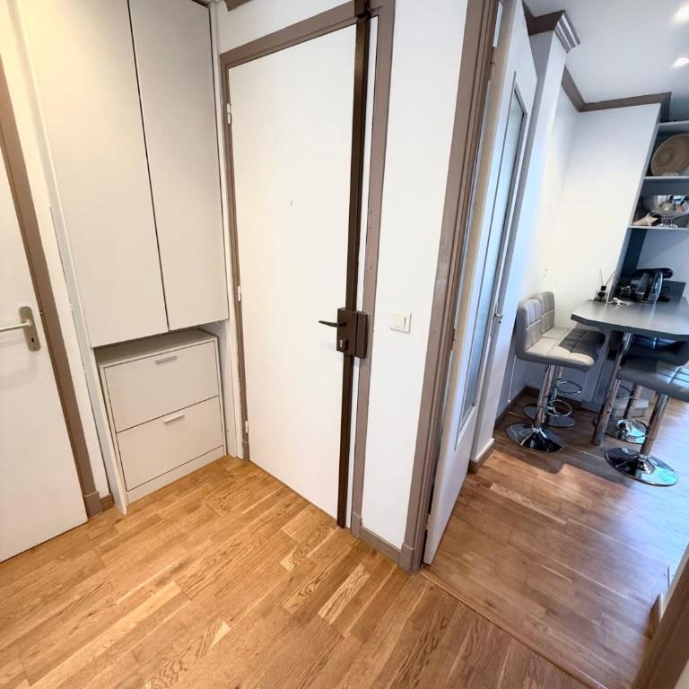 Antibes Centre Ville - 4 Personnes - Appartement - 9