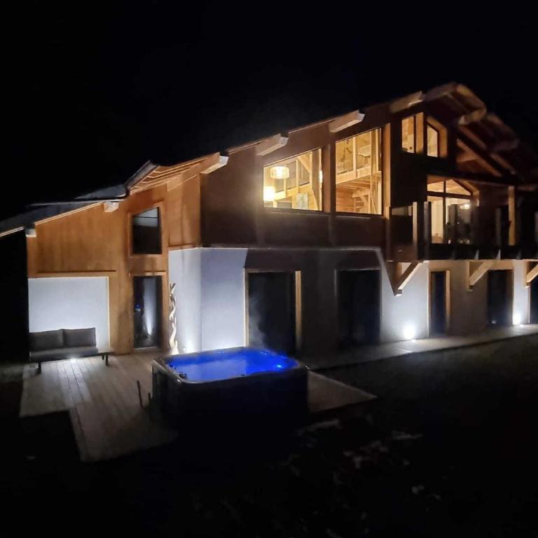 Chalet avec jacuzzi et animaux admis, vue Mont-Blanc - FR-1-343-259 - Chalet - 2