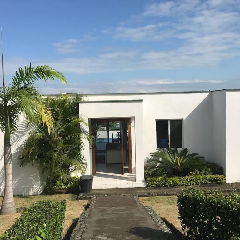 Jama Campay - Three-Bedroom House - 3