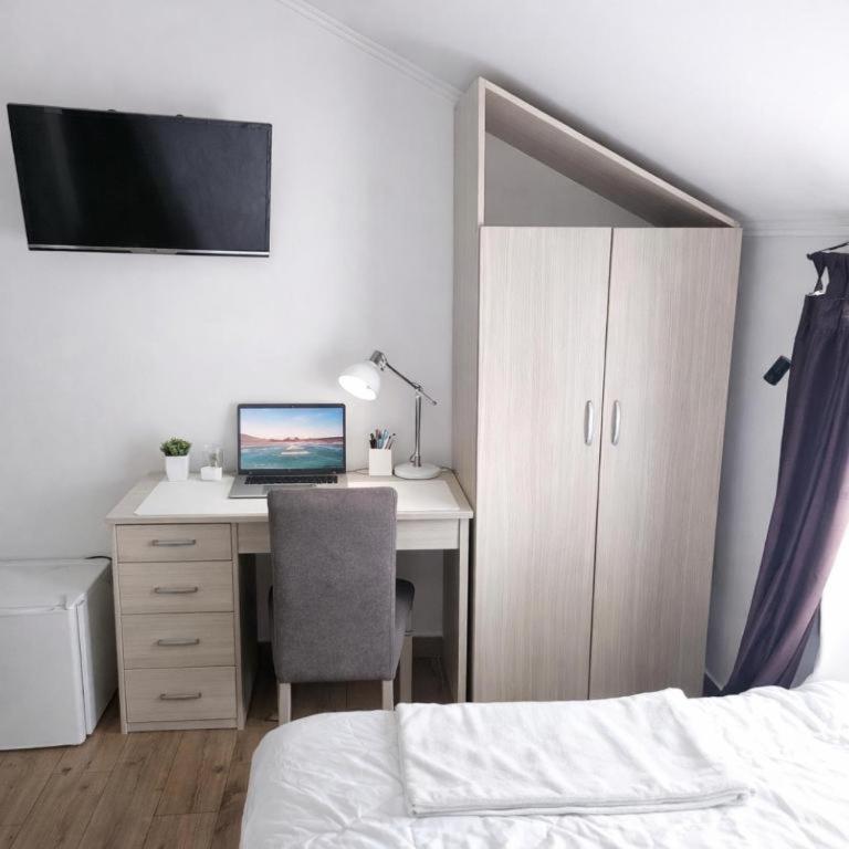Imaginator Rooms PARKING and POOL is on REQUEST - Velika Dvokrevetna Soba sa Zasebnim Krevetima - 3
