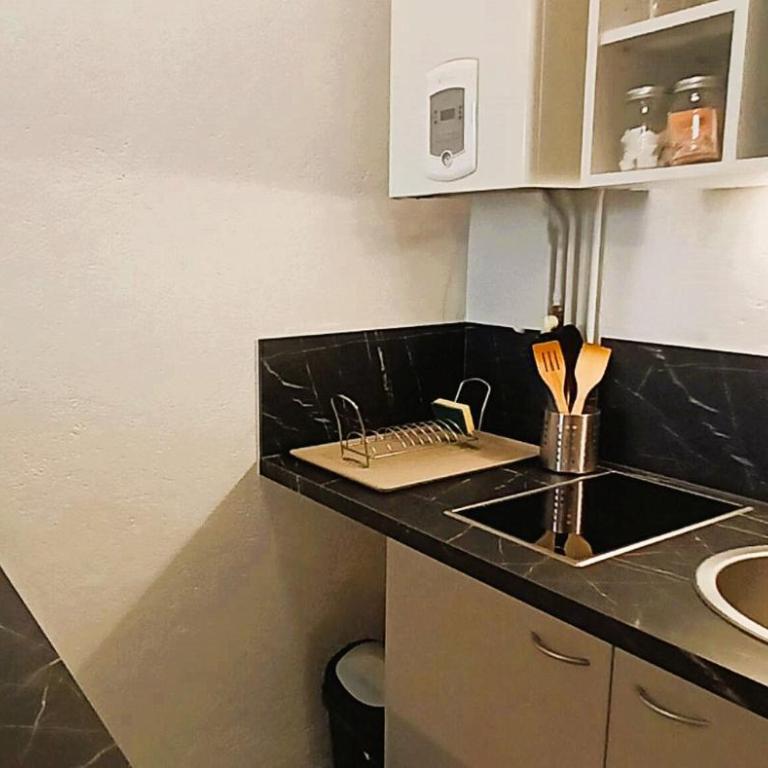 L'Oasis-T2 spacieux-Wifi-TV-Proche Gare - Appartamento con 1 Camera da Letto e Vista Città - 14