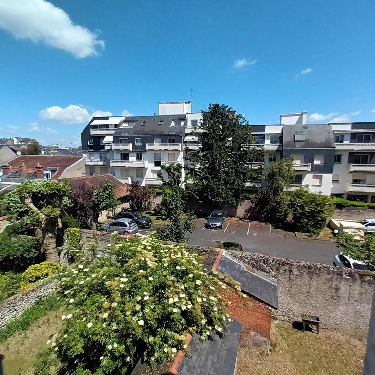 L'Oasis-T2 spacieux-Wifi-TV-Proche Gare - Appartamento con 1 Camera da Letto e Vista Città - 27