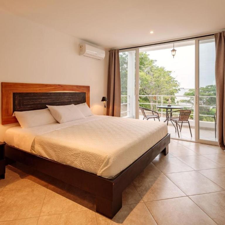 Jama Campay - Deluxe King Suite - 1