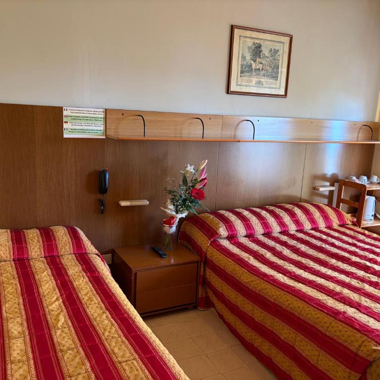 Hotel Nettuno - Camera Matrimoniale con Balcone (2 Adulti + 1 Bambino) - 4