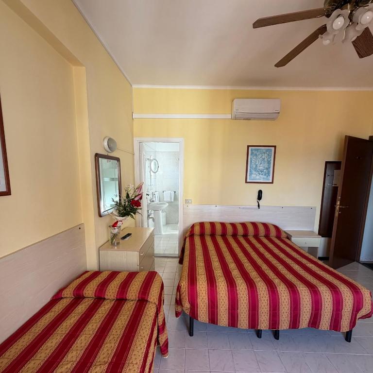 Hotel Nettuno - Camera Matrimoniale con Balcone (2 Adulti + 1 Bambino) - 3