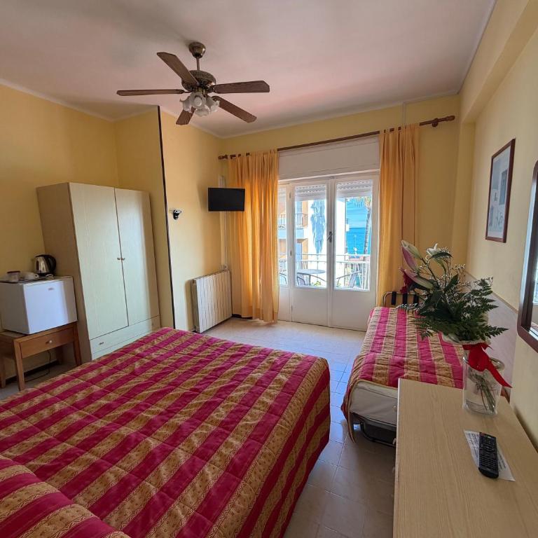 Hotel Nettuno - Camera Matrimoniale con Balcone (2 Adulti + 1 Bambino) - 2