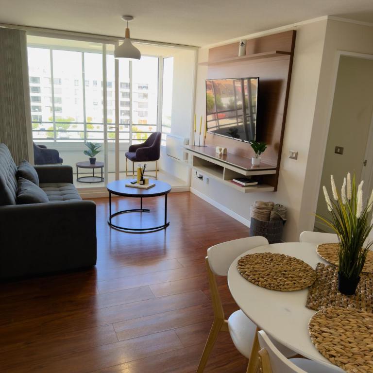 Cómodo cerca del aeropuerto, a minutos del centro y la playa - Two-Bedroom Apartment - 1