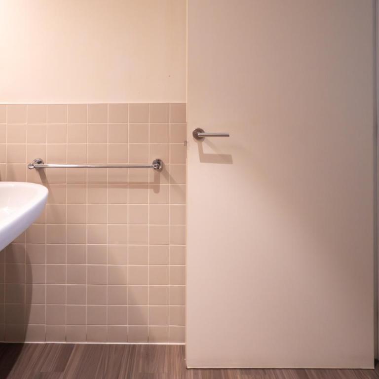 easyHotel Barcelona Fira - Habitación Familiar - 6