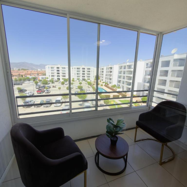Cómodo cerca del aeropuerto, a minutos del centro y la playa - Two-Bedroom Apartment - 4
