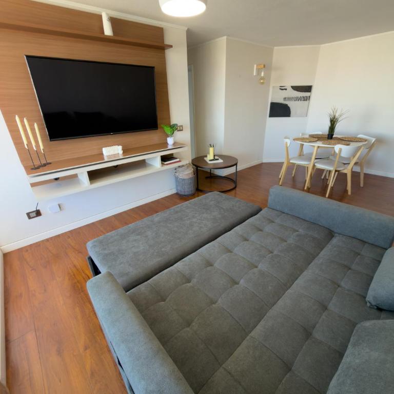 Cómodo cerca del aeropuerto, a minutos del centro y la playa - Two-Bedroom Apartment - 3
