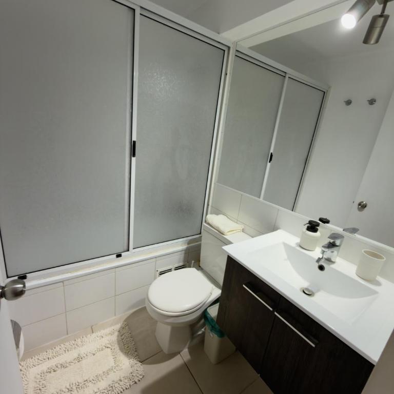 Cómodo cerca del aeropuerto, a minutos del centro y la playa - Two-Bedroom Apartment - 8
