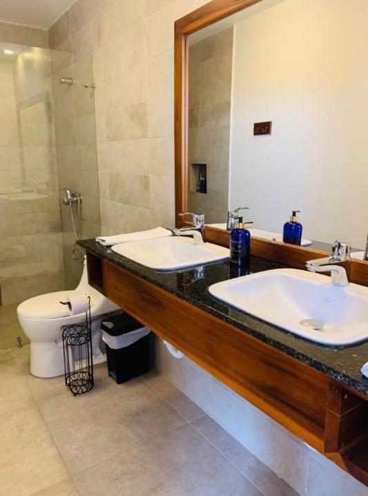 Jama Campay - Three-Bedroom House - 3