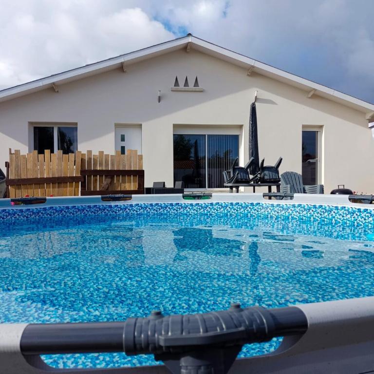 Charmante maison avec piscine entre lac et plage - Casa Vacanze con 3 Camere da Letto - 1