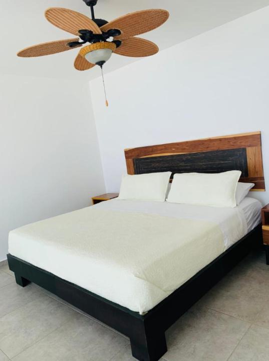 Jama Campay - Three-Bedroom House - 4