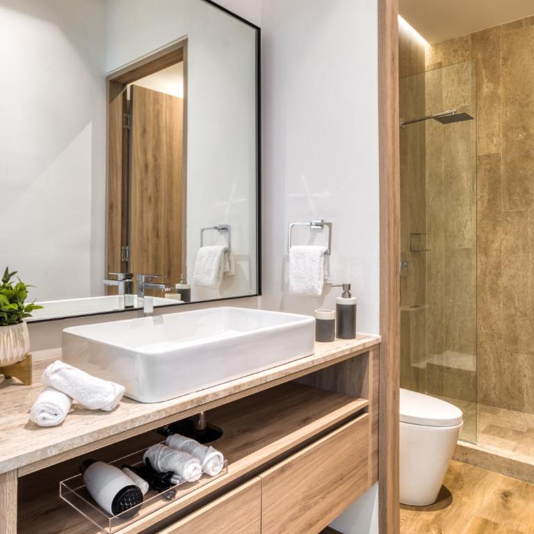 Studio Fenomenal con Balcon Priv and Rooftop whit Jacuzzi - Superior Double Room with Two Double Beds - 2