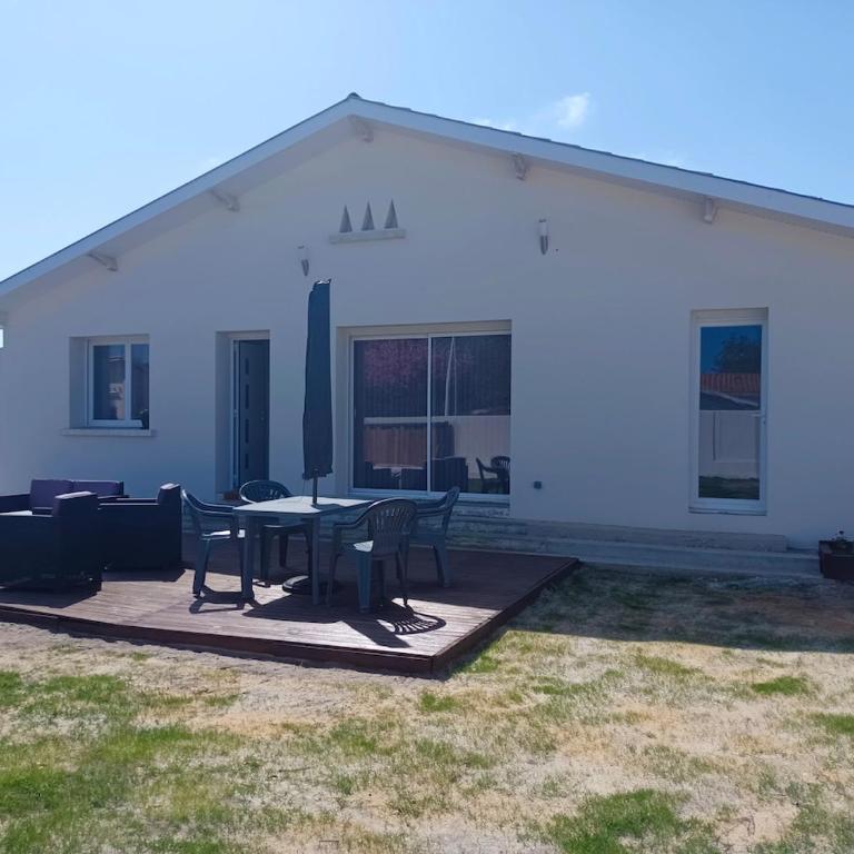 Charmante maison avec piscine entre lac et plage - Casa Vacanze con 3 Camere da Letto - 8
