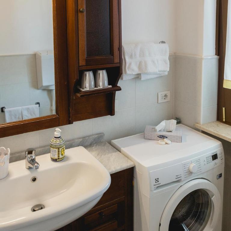 CASA GINEV Room & Apartments - Two-Bedroom Apartment with Terrace - 1