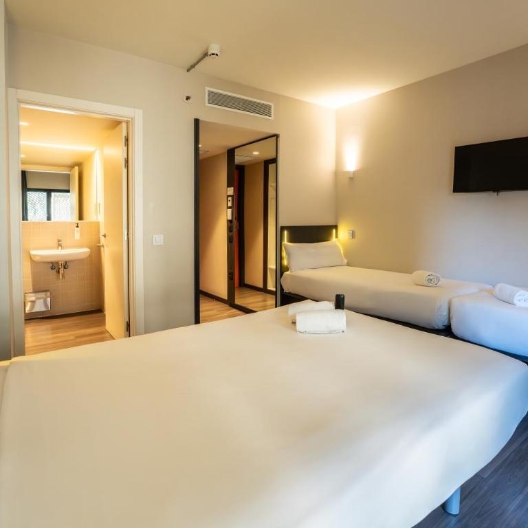 easyHotel Barcelona Fira - Habitación Familiar - 7