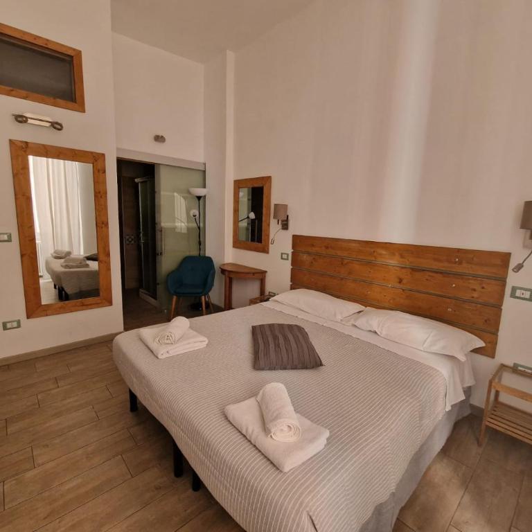 Chez Luna - Double Room with Private Bathroom - 1