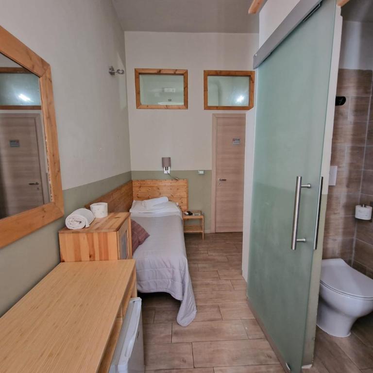 Chez Luna - Single Room with Private Bathroom - 1