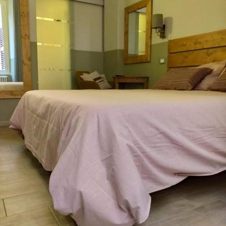 Chez Luna - Double Room with Private Bathroom - 11