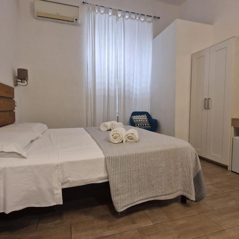 Chez Luna - Double Room with Private Bathroom - 16