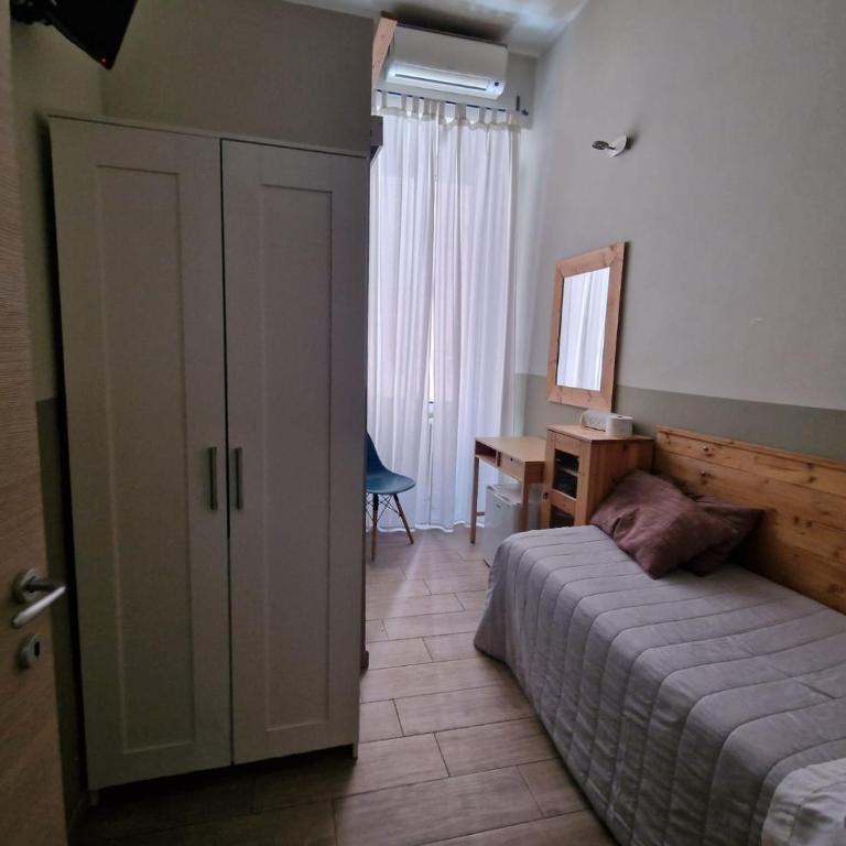 Chez Luna - Single Room with Private Bathroom - 8