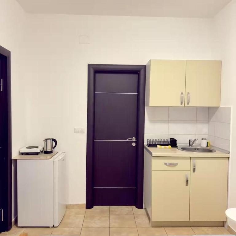 ADAIST Apartments Budva Free Parking & Balcony - Dvokrevetna Soba sa Bračnim Krevetom - 4