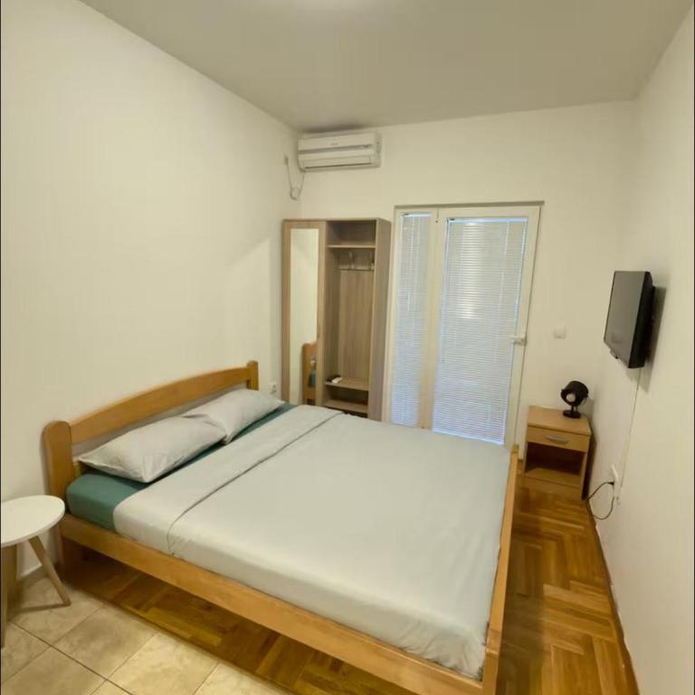 ADAIST Apartments Budva Free Parking & Balcony - Dvokrevetna Soba sa Bračnim Krevetom - 1