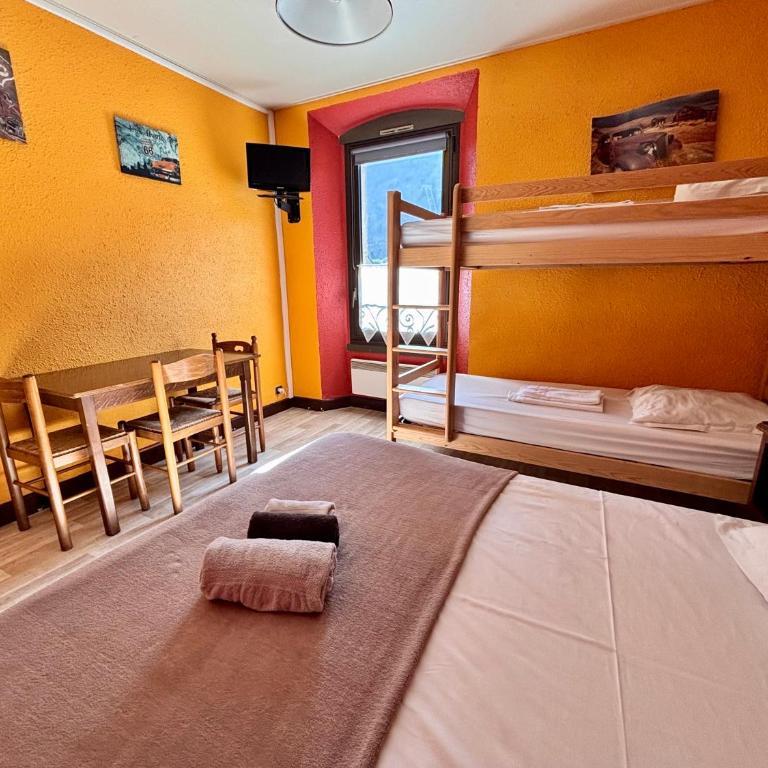 Hotel de la gare des Ecrins - Chambre Familiale - 1