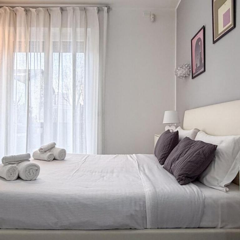 Family 2BR Apartment with Balcony, Near Metro - Appartamento con 2 Camere da Letto - 3