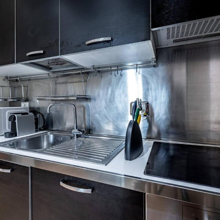 YD Servi suite apt - One-Bedroom Apartment - 7