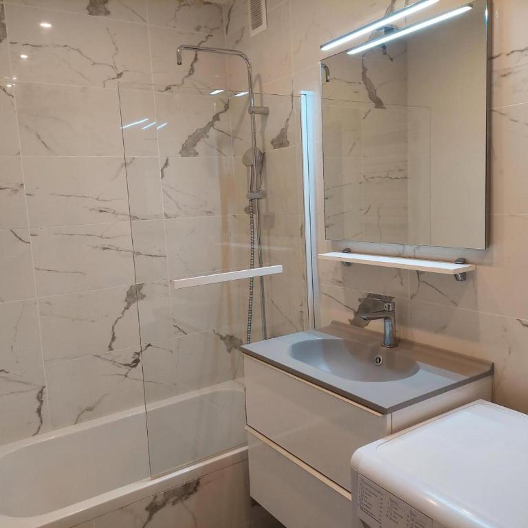 Charmant studio pour 2 avec balcon à Brides-les-Bains - Studio - 20