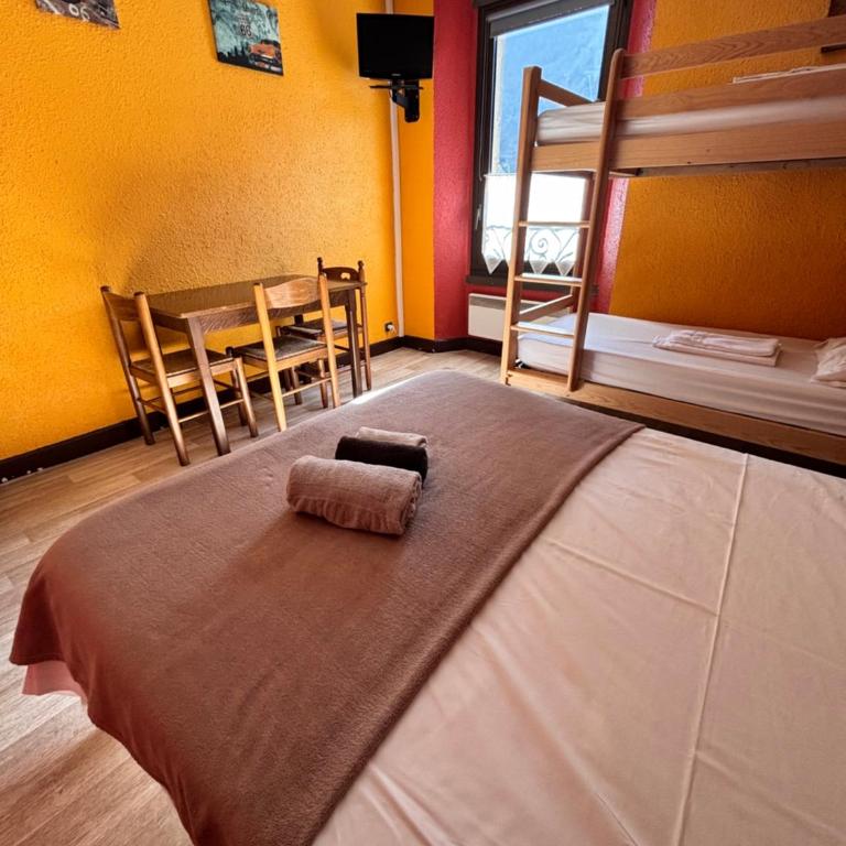 Hotel de la gare des Ecrins - Chambre Familiale - 2