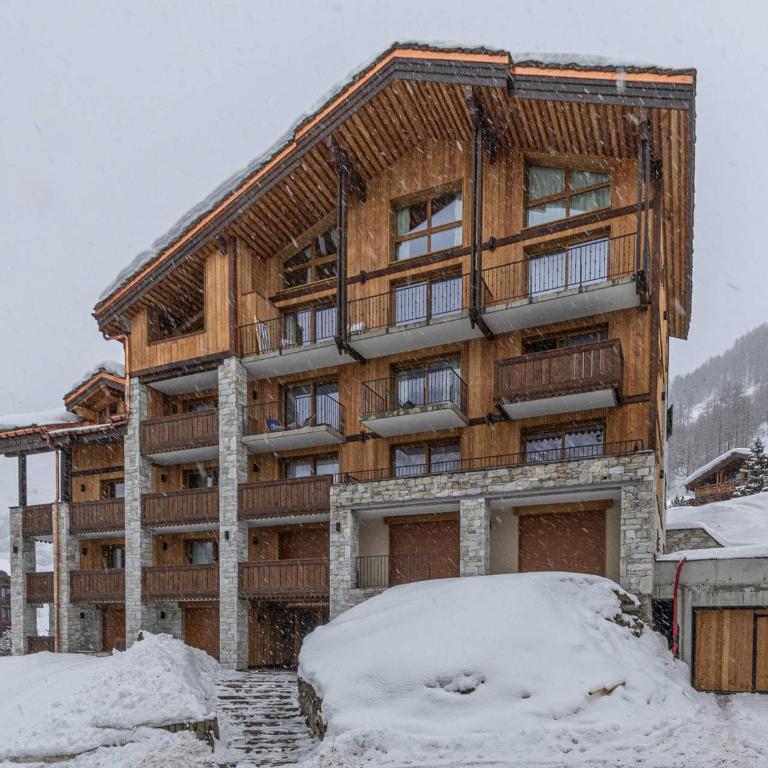 Cocon raffiné 5 pièces skis aux pieds à Val-d’Isère avec wifi, cheminée et garage - FR-1-694-11 - Appartement - 17