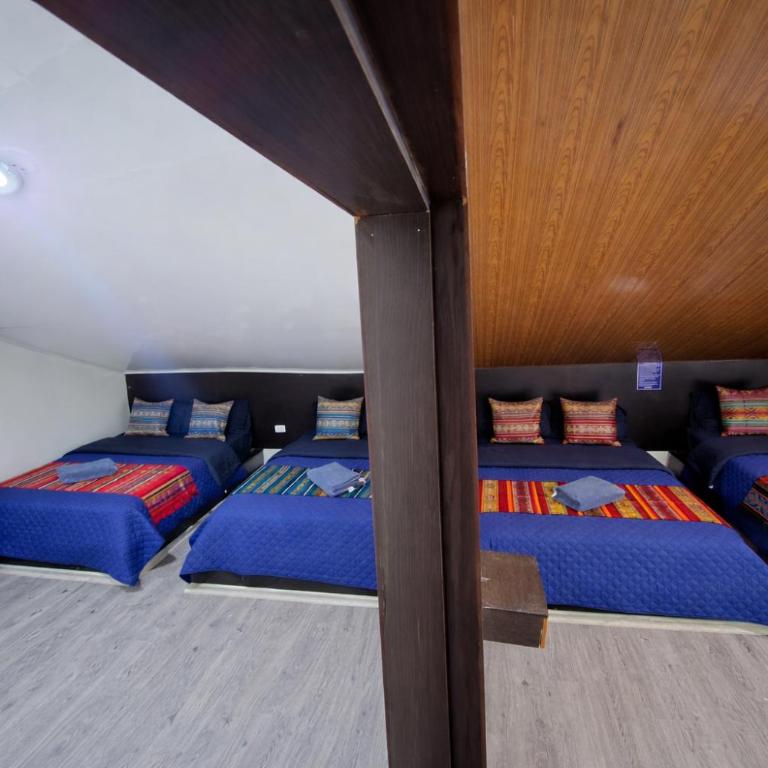 Hostal History - Habitación cuádruple - 1