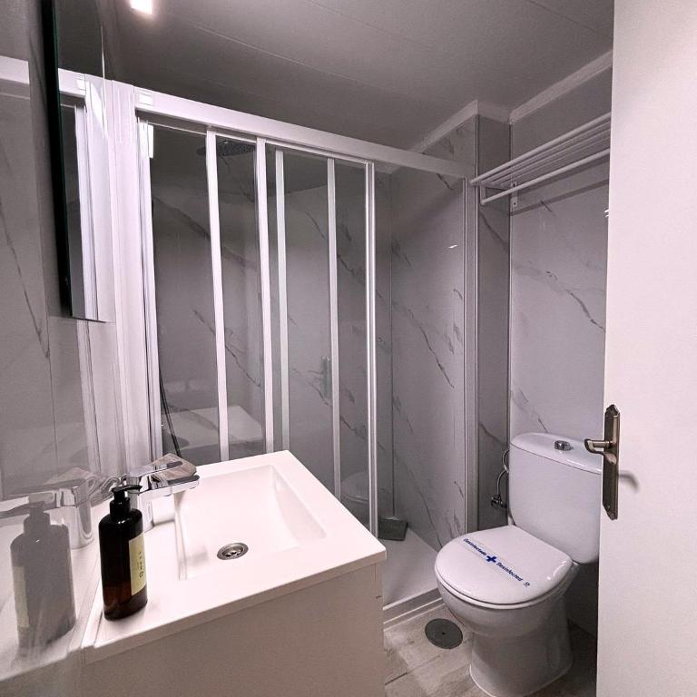 Pool View Holiday Home - One-Bedroom House - 41