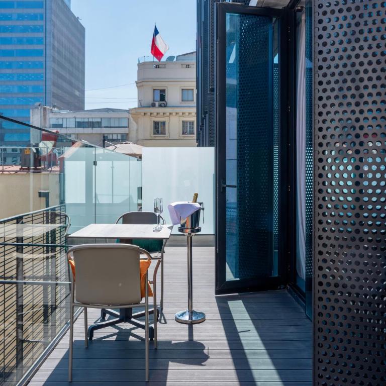 Debaines Hotel Santiago - Triple Room with Balcony - 3