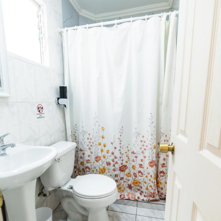 Hotel Montecarlo - Twin Room with Private Bathroom - 1
