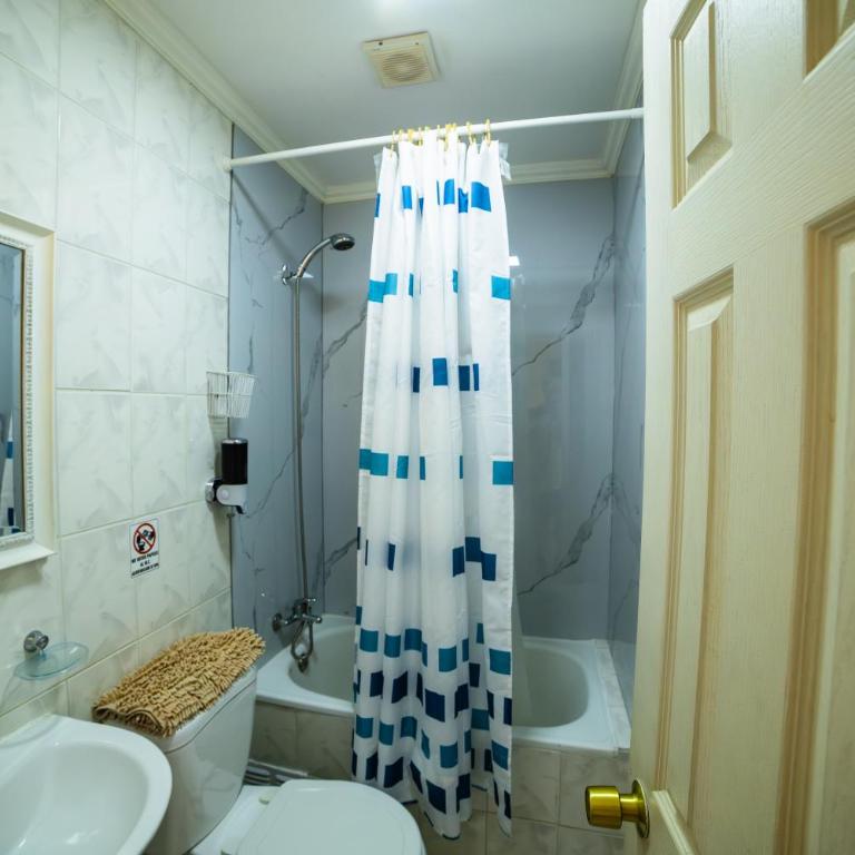 Hotel Montecarlo - Quadruple Room with Private Bathroom - 3
