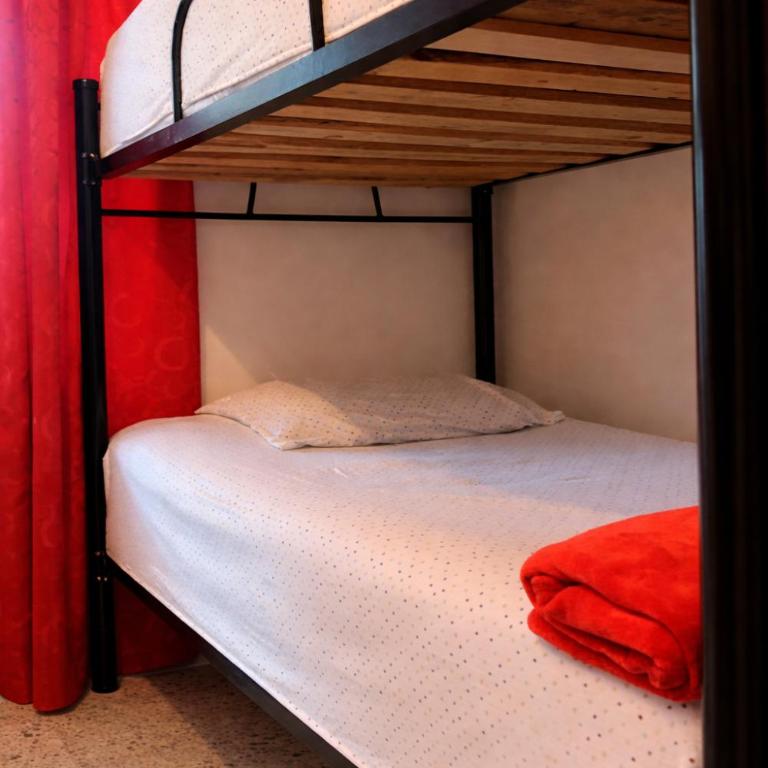 Hostal Abba - Bed in 6-Bed Female Dormitory Room - 2