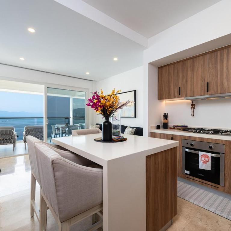 13th Floor Oceanfront 8 Pools 500Mbps - One-Bedroom Apartment - 2