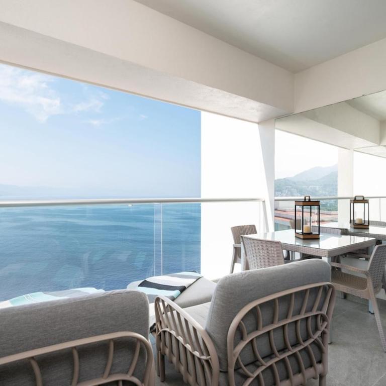 13th Floor Oceanfront 8 Pools 500Mbps - One-Bedroom Apartment - 13