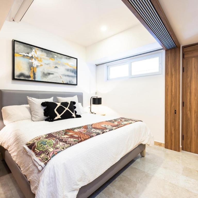 13th Floor Oceanfront 8 Pools 500Mbps - One-Bedroom Apartment - 32