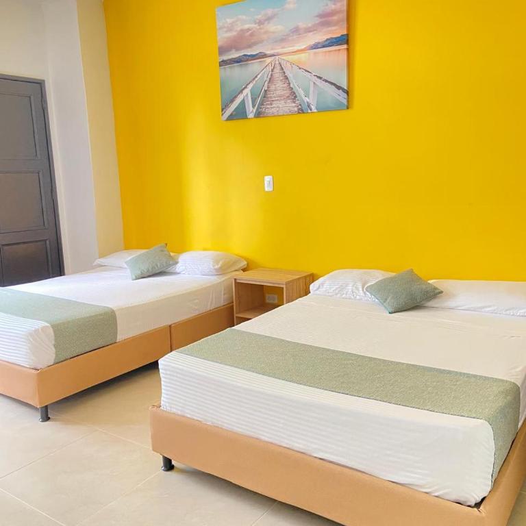 HOTEL CATALUÑA - SOLUCIONES HOTELERAs - Standard Quadruple Room - 1