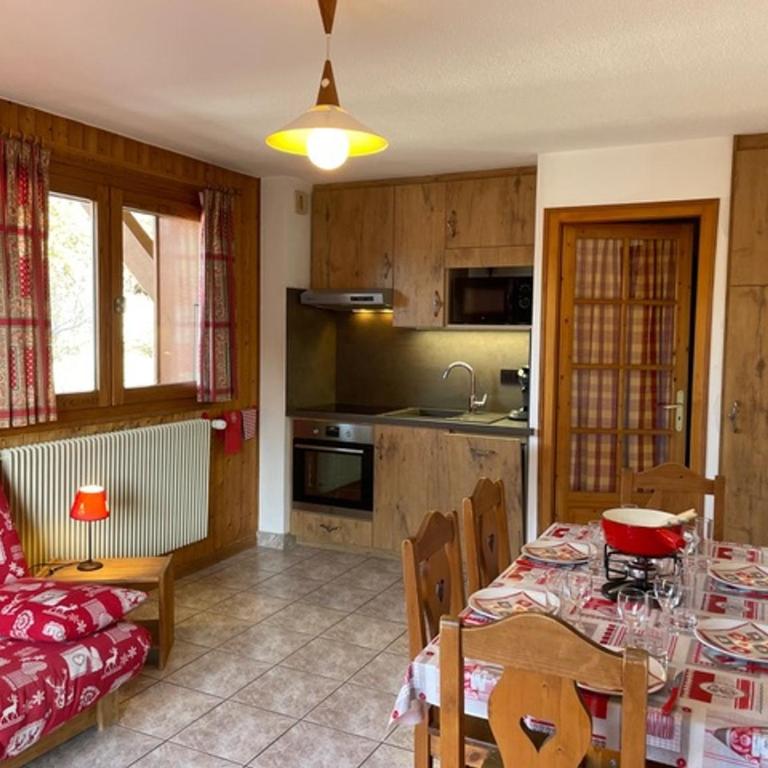Charmant appartement 2 chambres avec parking à Châtel, à 200m du centre - FR-1-693-35 - Apartment - 13